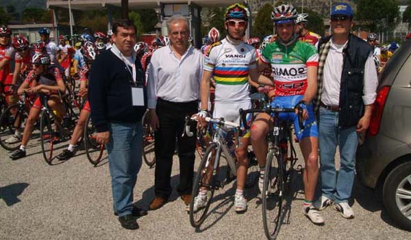 http://www.italiaciclismo.net/0007-juniores/castrocielo-gliorganizzatori.jpg