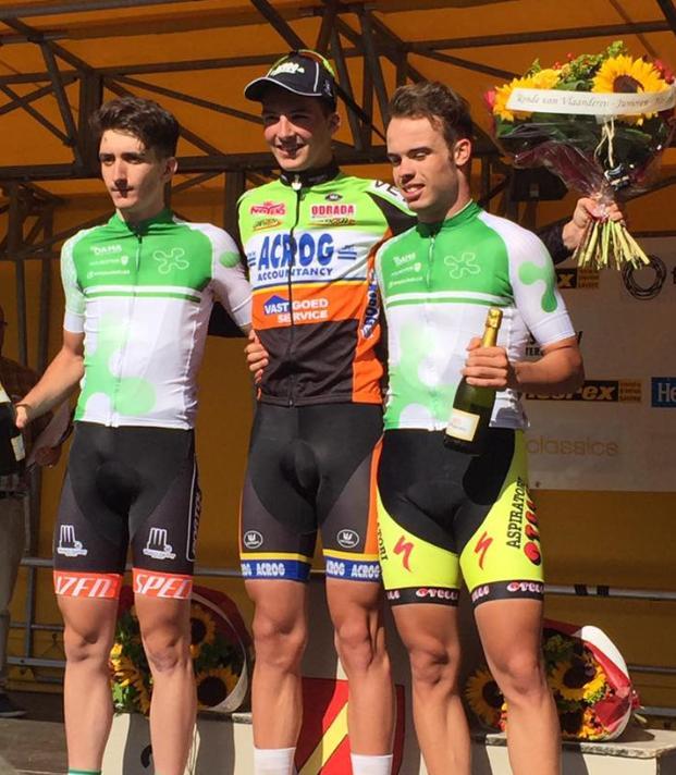 Davide Ferrari e Michele Gazzoli sul podio del Fiandre juniores