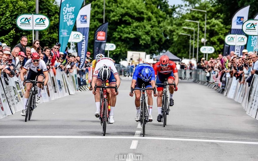 Trophee Centre Morbihan : Gregorio Butteroni trionfa nella prima tappa