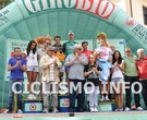 Foto di gruppo con le maglie